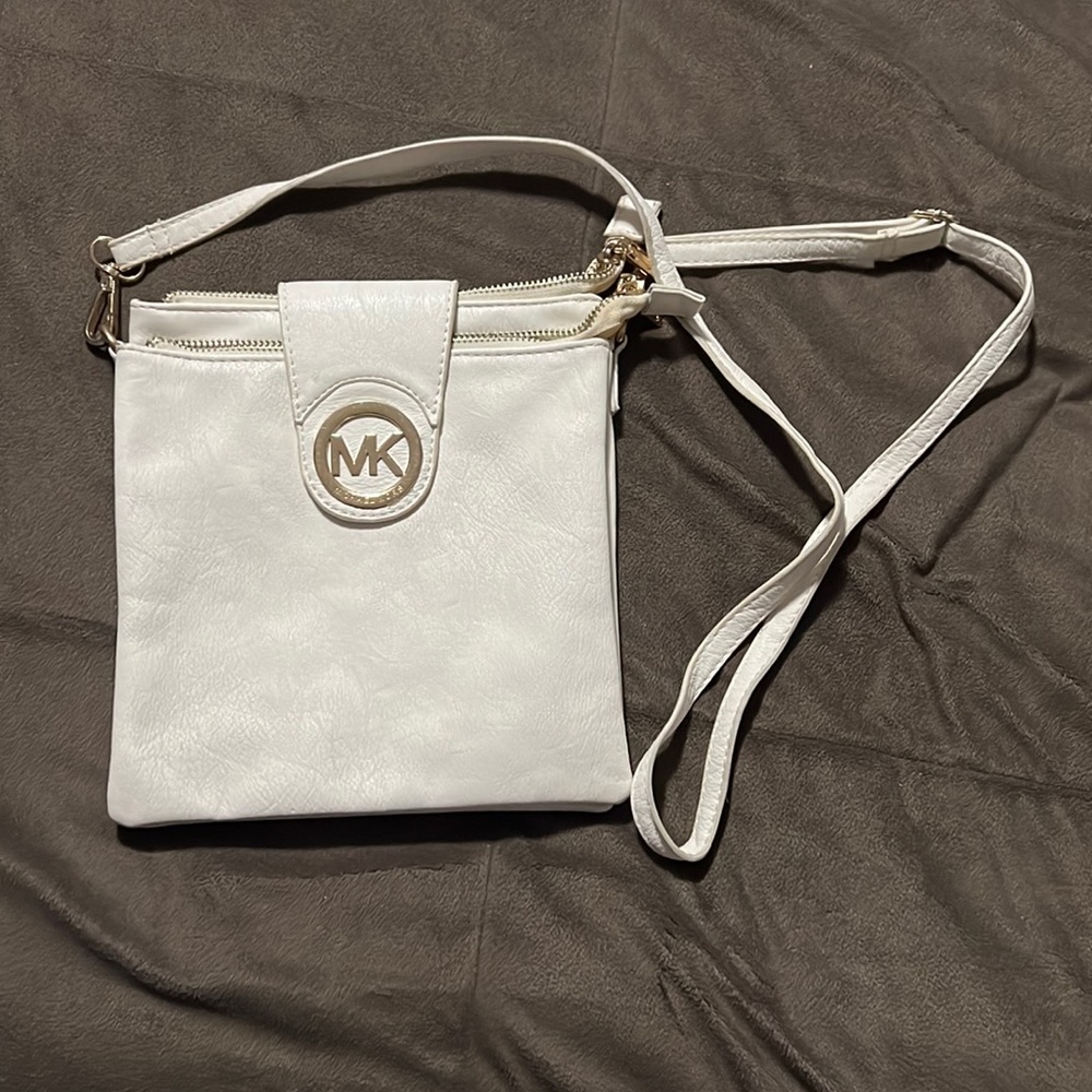 White Michael kors crossbody